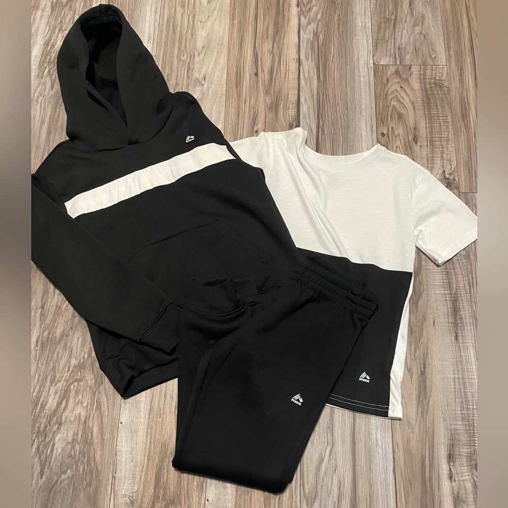 NWOT: Youth Black & White Reebok 3 Piece Sweatsuit Set (8)